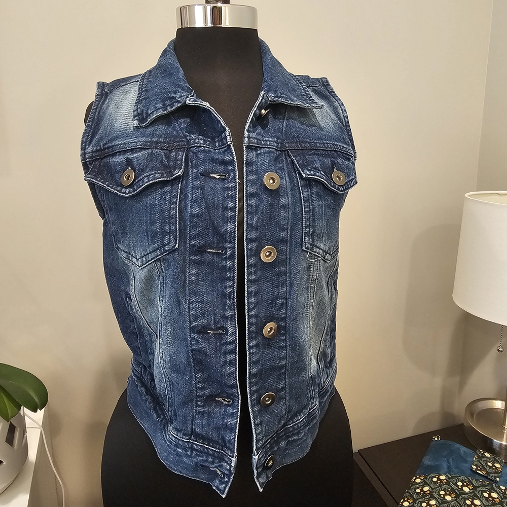 EUC Red TULIP Denim Sleeveless Vest with Button Closure